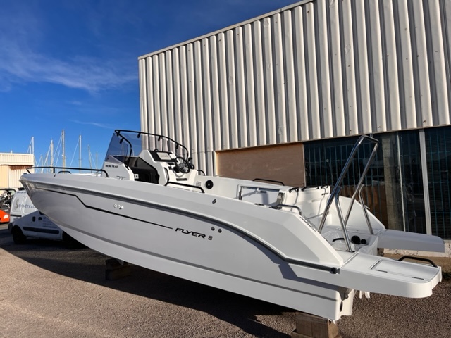 slider 1 Beneteau Flyer 8 SPACEdeck V2